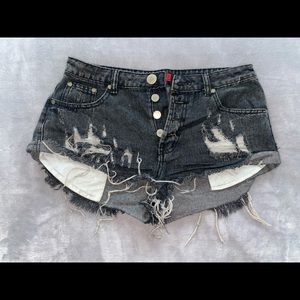 Signature 8 High Rise Denim Short Frayed